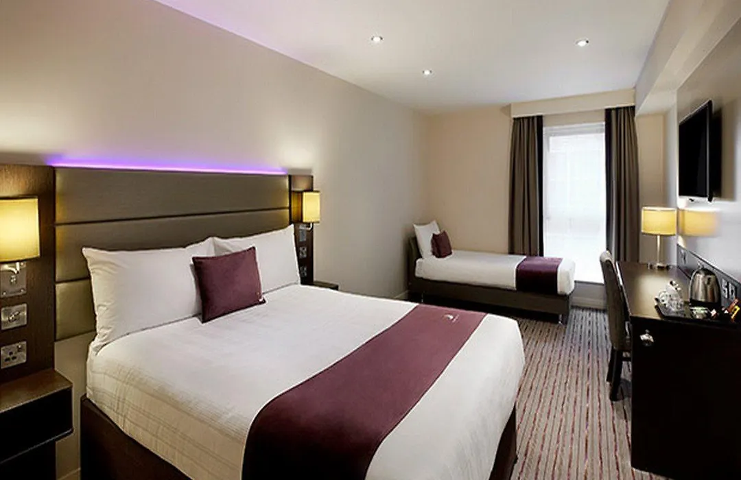 Premier Inn Manchester Portland St-1